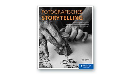 Sven Burkhard, Stefan Tschumi: Fotografisches Storytelling. Rheinwerk 2024, ISBN 978 3 8362 9494 2