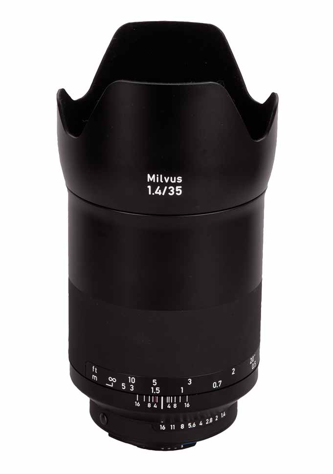 Hohe Lichtstärke, leichte Weitwinkelcharakteristik an Vollformatkameras von Nikon und Canon: Zeiss Milvus 1.4/35 mm.