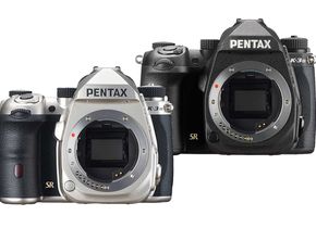 Zur Zeit gibt es die Pentax K-3 Mark III alleine oder im Kit deutlich günstiger.