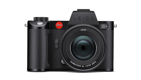 Auf insgesamt sechs Kits bietet Leica momentan einen Preisvorteil von 1.000 Euro.
