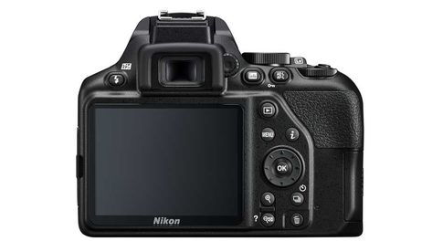 Das LC-Display der Nikon D3500 besitzt eine Bilddigaonale von 7,5 Zentimetern (drei Zoll) und stellt 921.000 RGB-Bildpunkte dar.