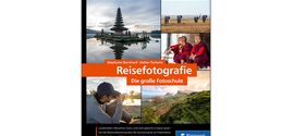 Stephanie Bernhard, Stefan Tschumi: Reisefotografie. Rheinwerk 2021, ISBN 978 3 8362 7513 2.