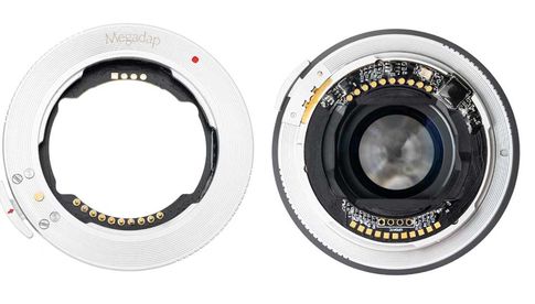 Der Megadap ETZ11 umfasst neben der mechanischen Adaption der Sony-E-Objektive auch Elektronik, um die AF-Steuersignale der Nikon-Z-Kamera zu nutzen.