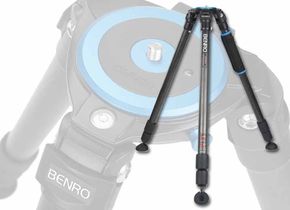 Das mit drei oder vier Beinsegmenten erhältiche „Benro Combination Serie 3“ nutzt Karbonfaser als Basismaterial. Es ist für schwere Kameraausrüstungen geeignet.