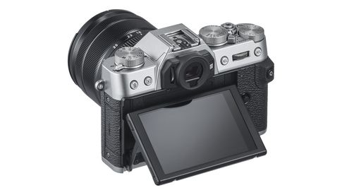 Fujifilm X-T30: Klappmonitor und kleiner Joystick für eine einfachere Bedienung.