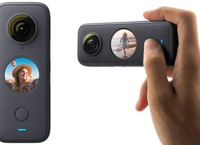 Die kleine Kamera nimmt 360-Grad-Fotos/-Videos mit 5,7K-Auflösung auf.