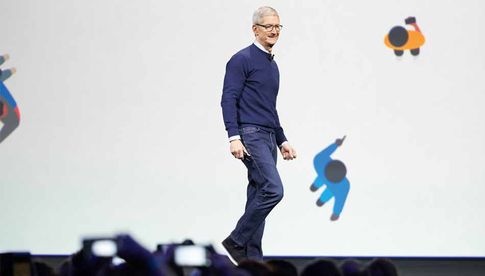 Apple-Chef Tim Cook bei der Keynote zur „Worldwide Developer Conference 2017“, auf der iOS 11 mit den neuen Foto- und Filmformaten vorgestellt wurde.