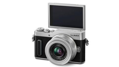 Panasonic GX880: Hochklappbarer Monitor für Selfie-Aufnahmen und als Hilfe für Video-Blogger