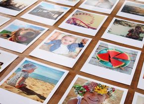 Retro Print mit Effektlack: Die Fotos sehen ähnlich wie Polaroid-Sofortbilder aus.