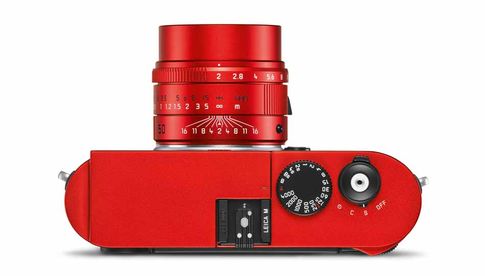 Die Leica M (Typ 262) „rot eloxiert“ passt zum 2016 vorgestellten „Leica APO-Summicron-M 1:2/50 ASPH.“ in gleicher Farbgebung.