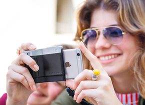Macht das Apple-Smartphone zur Kamera: Der MyMiggö „Pictar One“-Handgriff im Vertrieb durch Dörr.