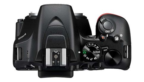 Neben den SLR-typischen Belichtungsmodi P, S, A und M bietet die Kamera auch Effekteinstellungen und motivabhängige Belichtungsprogramme.