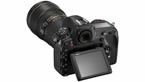 Erstmals Klapp-LCD bei einer D800er-Kamera von Nikon