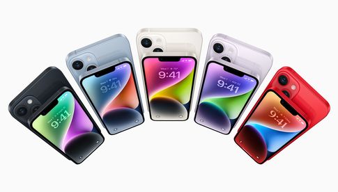 iPhone 14 und iPhone 14 Plus sind in fünf verschiedenen Farben erhältlich.