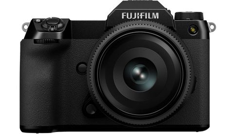 Die neue GFX100S von Fujifilm verbindet Mittelformattechnik und 100 Megapixel mit einem kompakten Gehäuse und komfortabler Bedienung.