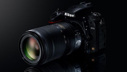 Das „Nikon AF-P NIKKOR 70–300 mm 1:4,5-5,6E ED VR“ ist für Vollformatkameras wie die D750 entwickelt worden, lässt sich aber auch mit DX-Kameras einsetzen.