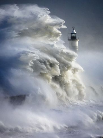 „Storm Eunice“ - Photo © Christopher Ison (Royal Meteorological Society Weather Photographer of the Year 2022 title winner)