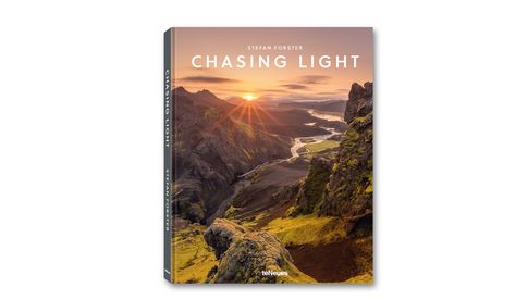 Stefan Forster: Chasing Light. teNeues 2022 (Erstauflage 2017), ISBN 978 3 96171 383 7