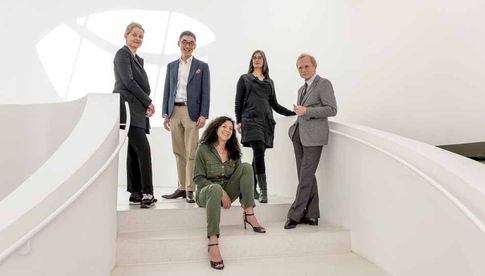 Jury des Leica Oskar Barnack Awards: Karin Rehn-Kaufmann, Douglas So, Scarlett Coten, Michelle Dunn Marsh und Christian Pohlert (von links nach rechts).