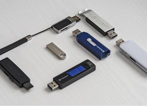 USB-Sticks können aus recycelten Smartphone-Speicherbausteinen bestehen, die noch Daten enthalten.