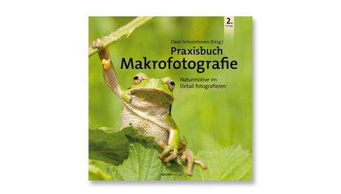 Daan Schoonhoven (Hrsg.): Praxisbuch Makrofotografie. dpunkt.verlag 2022, ISBN 978 3 86490 890 3