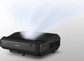 Epson EH-LS100: Kurzdistanzprojektor mit Laser-Beleuchtungssystem