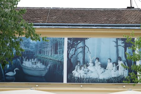 Für die märchenhaften Bilder von Helena Blomqvist (siehe <b>FOTO</b> HITS 10/2022) fanden sich in Baden bei Wien ebenfalls stimmungsvolle Umgebungen.