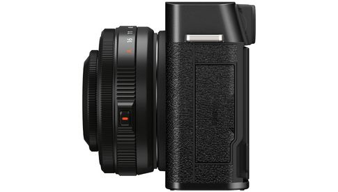 MIt dem neuen 27-Millimeter-Objektiv kann man Fujifilm X-E4 sogar in die Hosentasche stecken. 