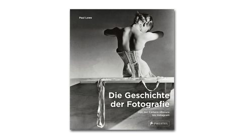 Paul Lowe: Die Geschichte der Fotografie, Prestel Verlag 2021, ISBN 978 3 7913 8747 5.