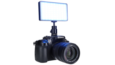 Das Rollei Lumen Pocket RGB auf einer Kamera