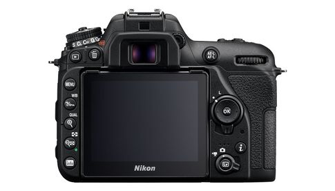 Nikon D7500: Klappbarer Monitor und staub-/spritzwassergeschütztes Gehäuse