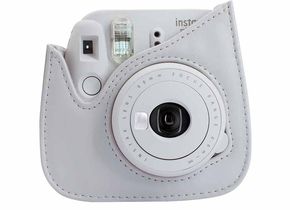 Für die Fujifilm instax SQUARE SQ10 bietet der Hersteller eine Echtledertasche in Weiß an.
