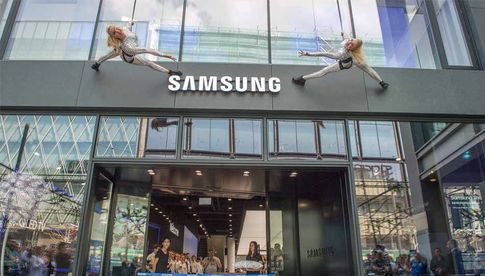 Samsung Showcase: Fassaden-Show am Eröffnungstag.
