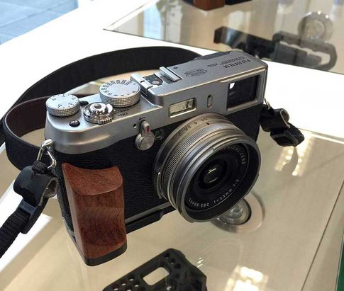 Fujifilm X100T mit Kamerar-Holzgriff