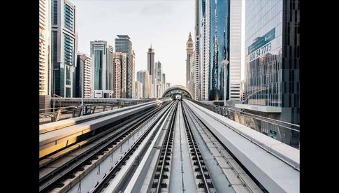 Dubai ist eine von insgesamt neun Megastädten, die der Fotograf Jürgen Strasser seit 2013 mehrfach bereist hat. Seine Bilder „Schöne neue Welt“ in der Großen Kunstschau in Worpswede zu sehen (Foto: Jürgen Strasser, Dubai Unlimited, 2013)