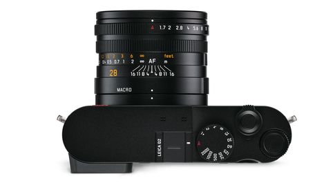 Die Leica Q2 nutzt ein fest eingebautes, sehr lichtstarkes 28-Millimeter-Weitwinkelobjektiv.