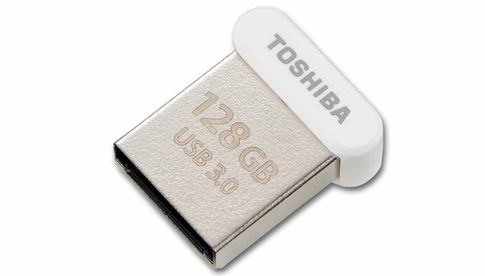 Nur so groß wie der USB-Stecker mit Griffstück: Toshibas „U364 Dongle“ mit maximal 128 Gigabyte.