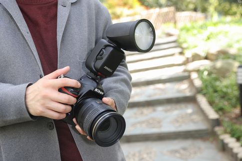 Der Jinbei HD-2 Max ist mit vielen Kameramodellen kompatibel.