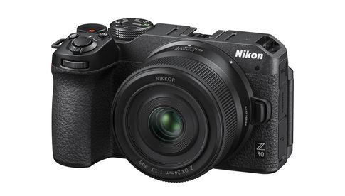 Das neue Nikkor Z DX 24 mm f/1,7 an der Nikon Z 30