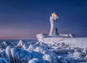 Cewe Photo Award 2021: „Eingefrorener Leuchtturm“ von Manfred Voss