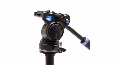 Benro Slim Videostativ-Kit nutzt den Benro-S2-Videoneiger für sanfte Neige- und Schwenkbewegungen.