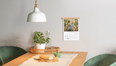Fotokalender von CEWE mit Holzleiste