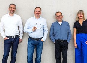 Von links nach rechts: Thomas Alscheid und Alexander Nieswandt, Geschäftsführer von WhiteWall; Ditmar Schädel und Simone Klein von der Deutschen Gesellschaft für Photographie.