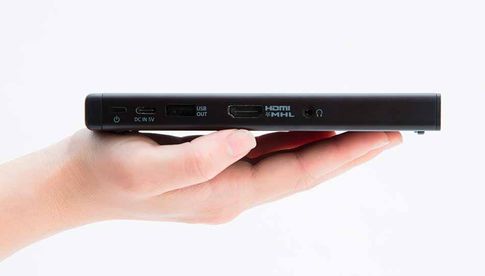 Der Sony MP-CD1 ist kaum größer als eine Hand und passt in jede Tasche.