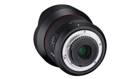 Das Objektiv mit F-Bajonett lässt sich an Nikon-Kameras mit APS-C- oder Vollformatsensor anschließen.