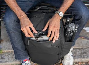 Der Peak Design Travel Backpack 45L ist ein eleganter Rucksack nicht nur zum Transport der Fotoausrüstung.
