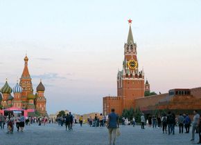 Mit ihren imposanten Gebäuden und goldenen Zwiebeltürmen hat sich Moskau trotz aller Modernität einen Hauch geheimnisvoller Exotik bewahrt. © Elephant Doc