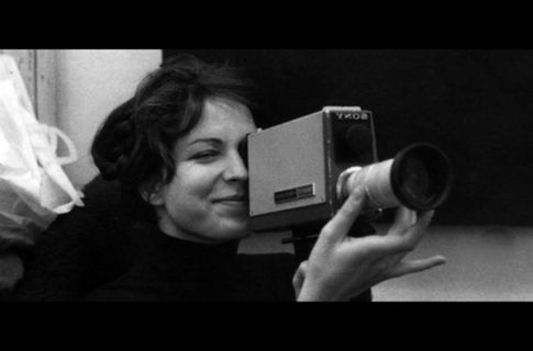 Die Feministin Carole Roussopoulos engagierte sich politisch und filmte mit einer tragbaren Videokamera, einer für die damalige Zeit völlig neuen Technik. © Les Films de la Butte