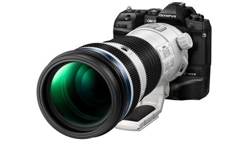 Die spiegellose Systemkamera Olympus OM-D E-M1X erhält zur Unterstützung des neuen Objektivs ein Firmware-Update.