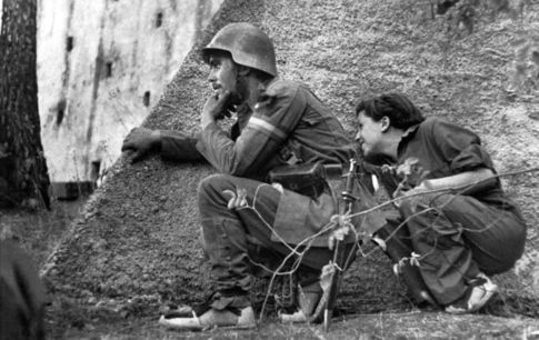 Als der Militärputsch in Spanien 1936 die Welt in Atem hält, beschließen Robert Capa und Gerda Taro, nach Spanien zu gehen. Gemeinsam dokumentieren sie die Gräuel des Spanischen Bürgerkriegs. © ICP/Magnum Photos